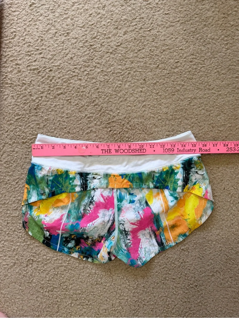 lululemon athletica White-Waist Multicolor Abstract Print Athletic Shorts